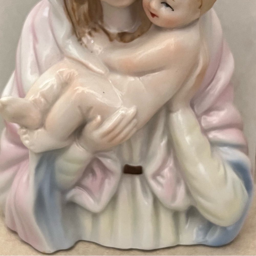 Virgin Mary & Child Statue - Picture 13 of 13